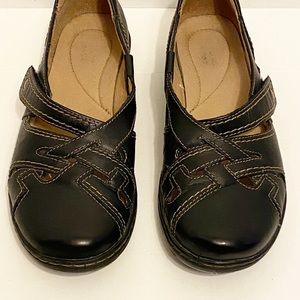 Black Clarks Flats Size 9